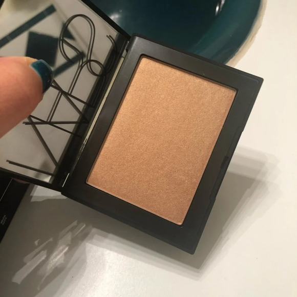 NIB NARS IBIZA HIGHLIGHTING POWDER - Picture 3 of 5